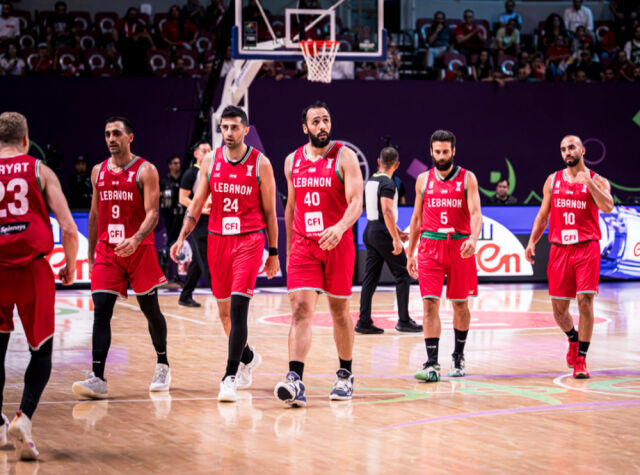 아쉬운 표정을 지으며 퇴장하는 레바논 선수들. /FIBA 제공
