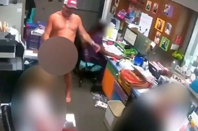 알몸으로 진찰한 의사가 면허를 박탈당했다./아칸소주 의료 위원회