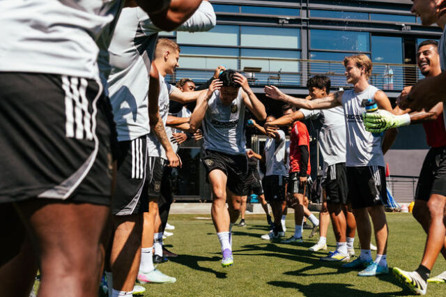 손흥민을 위해 터널을 만든 LAFC 선수들/LAFC