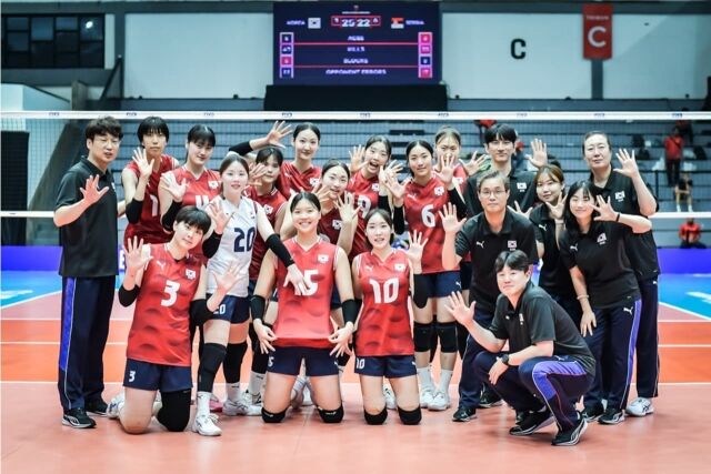 14년 만에 세계선수권 무대를 밟은 U21 여자배구대표팀이 13위로 대회를 마감했다./FIVB