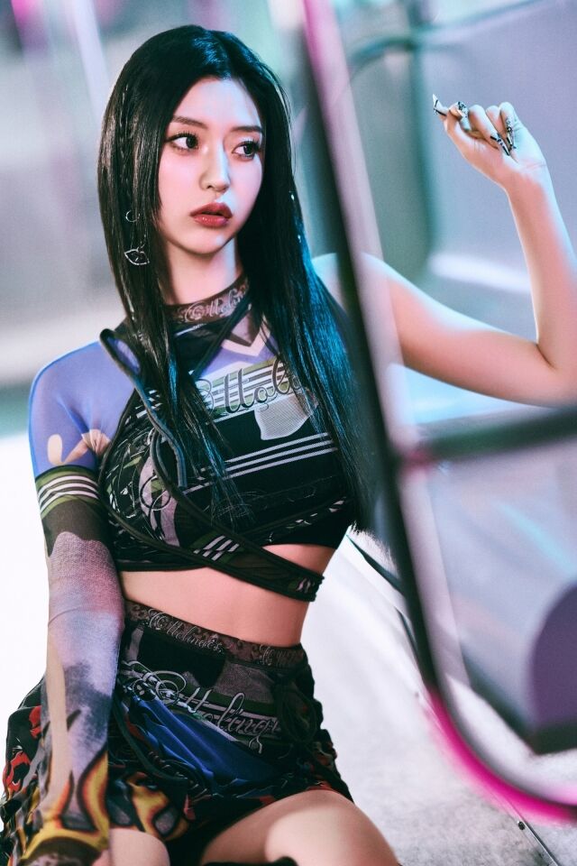 그룹 VVS 새 멤버 레나 / MZMC