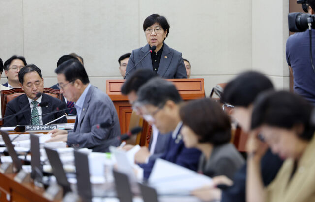 정은경 보건복지부 장관이 18일 오후 서울 여의도 국회 보건복지위원회 전체회의에서 제안설명하고 있다. /뉴시스