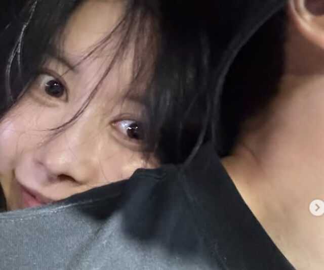 이지훈이 발 아프다는 아야네를 업어줬다. / 아야네 소셜미디어