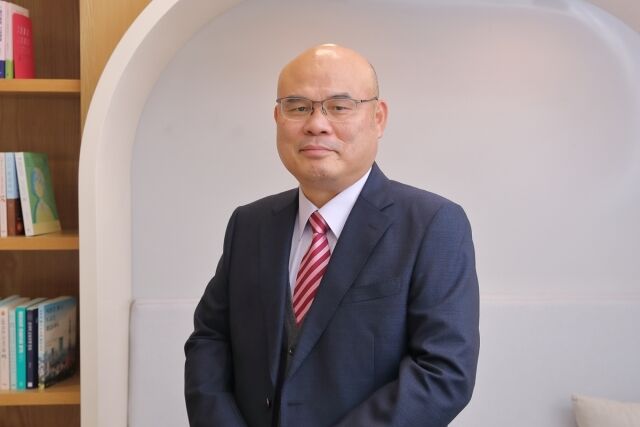 LG디스플레이가 국내 최대 규모 디스플레이 학술대회 ‘IMID 2025’에서 AI 시대에 최적화된 디스플레이 기술과 미래상을 제시했다고 20일 밝혔다. LG디스플레이 최현철 사업부장. /LG디스플레이
