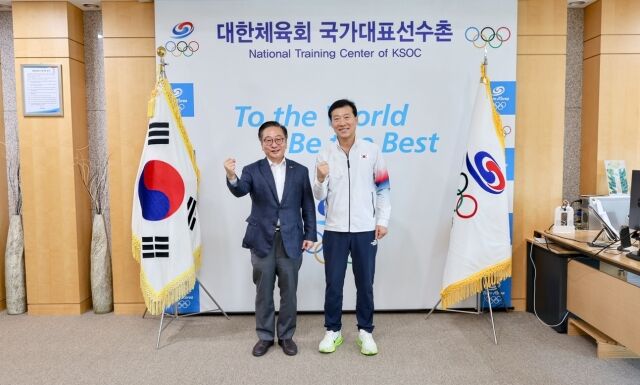 권정택 중앙대병원장(왼쪽), 김택수 진천국가대표선수촌장. /중앙대병원
