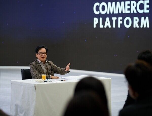 CJ그룹 이재현 회장이 지난 2월 7일 서울 서초구 CJ온스타일 본사에서 직원들을 만나 격려하고 있다. /CJ그룹