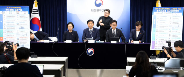 구윤철 경제부총리 겸 기획재정부 장관이 22일 오후 서울 종로구 정부서울청사에서 새정부 경제성장전략 관계부처 합동 브리핑을 하고 있다. /뉴시스