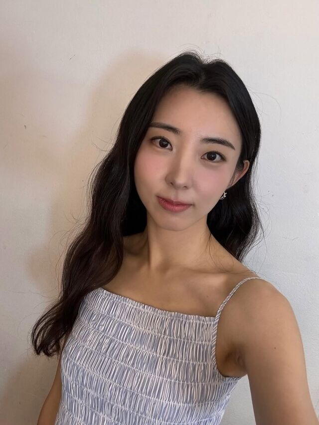 셀카를 찍고 있는 포미닛 권소현. /권소현 소셜미디어