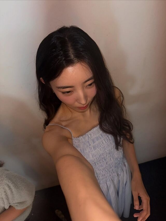 셀카를 찍고 있는 포미닛 권소현. /권소현 소셜미디어