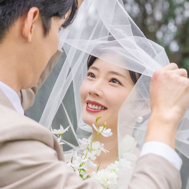 '10월의 신부'를 예고한 배우 한은선과 예비신랑. /한은선 소셜미디어