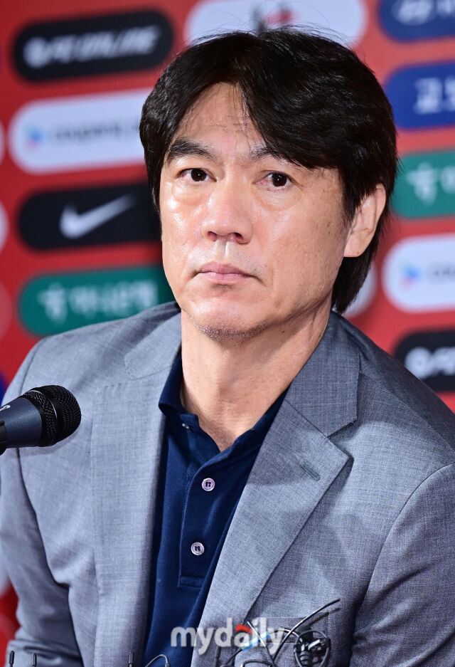 25일 서울 종로구 대한축구협회에서 진행된 9월 A매치 미국·멕시코와의 원정 평가전 2연전 축구 국가대표팀 명단을 발표.<br><br>홍명보 축구 대표팀 감독이 명단을 발표하고 있다./축구회관=한혁승 기자