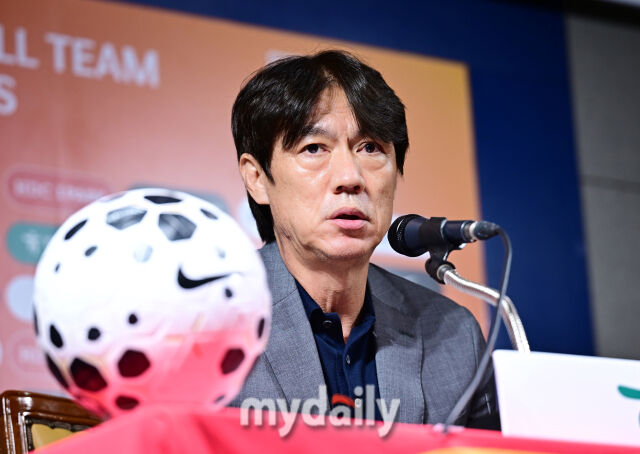 25일 서울 종로구 대한축구협회에서 진행된 9월 A매치 미국·멕시코와의 원정 평가전 2연전 축구 국가대표팀 명단을 발표.<br><br>홍명보 축구 대표팀 감독이 명단을 발표하고 있다./축구회관=한혁승 기자