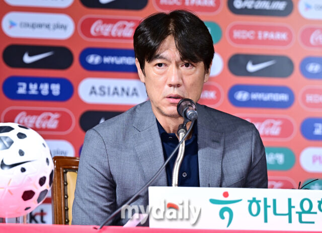 25일 서울 종로구 대한축구협회에서 진행된 9월 A매치 미국·멕시코와의 원정 평가전 2연전 축구 국가대표팀 명단을 발표.<br><br>홍명보 축구 대표팀 감독이 명단을 발표하고 있다./축구회관=한혁승 기자