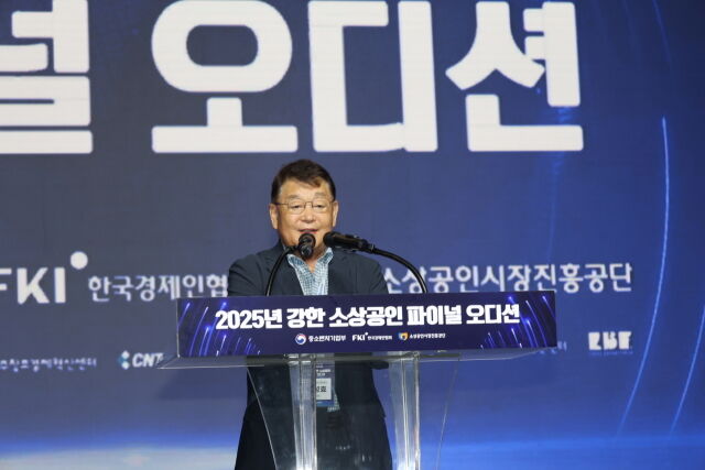 박성효 소진공 이사장이 25일 경기도 광명 아이백스 스튜디오에서 진행되는 ‘2025년 강한 소상공인 파이널 오디션’ 개막식에 참석했다. /소진공