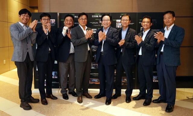 AI·데이터 인프라 솔루션 전문기업 HS효성인포메이션시스템은 지난 25일 서울 강남구에 위치한 호텔리베라 청담에서 창립 40주년 기념행사를 열고 AX 분야 선도기업으로 도약한다는 중장기 비전을 발표했다고 26일 밝혔다. /HS효성