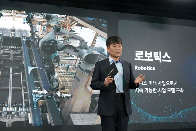 이규석 현대모비스 사장이 27일 여의도 페어몬트 호텔에서 열린 '2025 CEO 인베스터 데이' 발표자로 나서 회사 미래 성장 전략과 구체적인 실행 계획을 발표하고 있다. /현대모비스