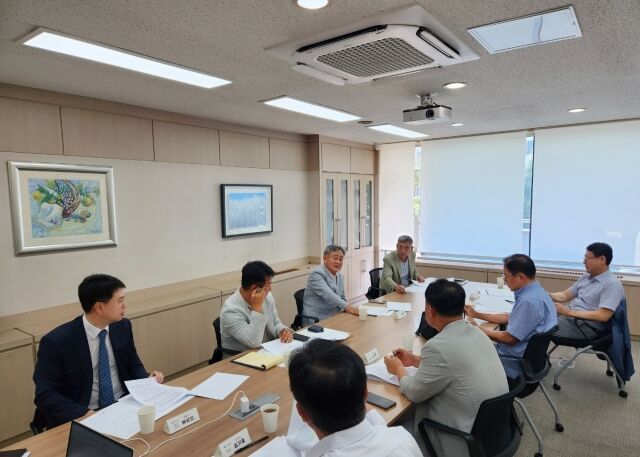한국골프장경영협회가 21일 개최한 골프장 운영제도 개선위원회에서 참석자들이 의견을 나누고 있다. /한국골프장경영협회 제공