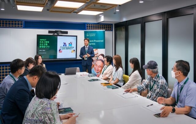 지난 26일 한국베링거인겔하임이 진행한 IMPACT워크샵에서 환자 및 환자단체 관계자들이 커뮤니케이션 교육 프로그램에 참여하고 있다. /한국베링거인겔하임