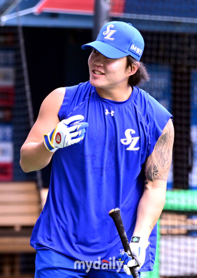 전날 얼굴에 송구를 맞은 삼성 류지혁이 건강한 모습으로 훈련을 소화하고 있다 / 잠실 = 유진형 기자 zolong@mydaily.co.kr
