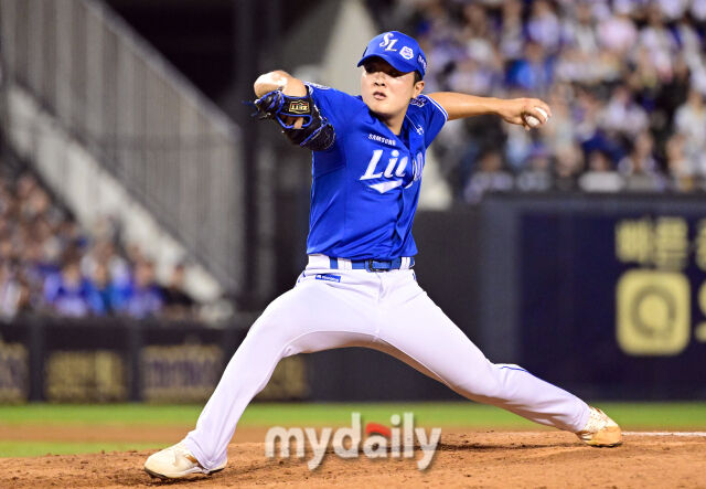 2025년 8월 28일 오후 서울 잠실구장에서 열린 '2025 신한 SOL뱅크 KBO 리그' 삼성 라이온즈와 두산 베어스의 경기. 삼성 이승민이 7회말 역투하고 있다./마이데일리