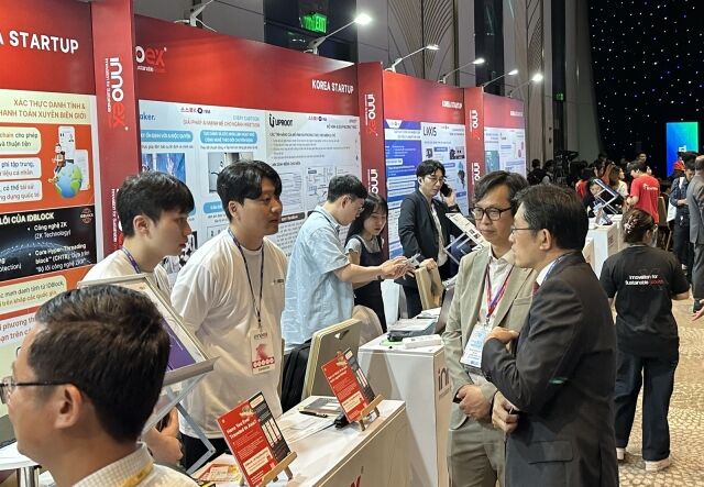 ‘스스로 프로젝트 Prep 베트남’ 참여기업이 글로벌 스타트업 전시회 ‘InnoEX’에 참가해 기술을 홍보하고 있다. /한국남부발전