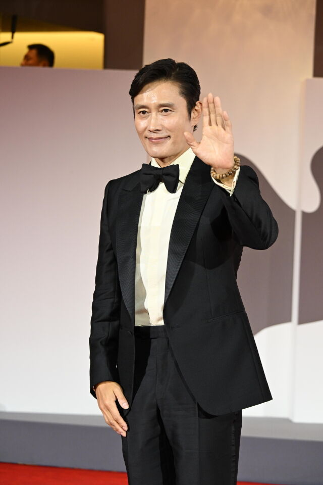 영화 '어쩔수가없다' 82회 베니스국제영화제 레드카펫/CJ ENM