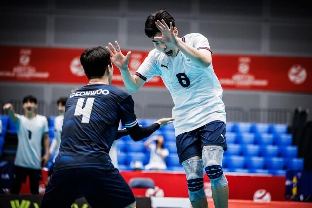 득점 후 기뻐하는 조득진(8번)./FIVB