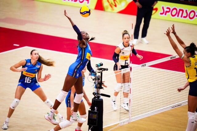 공격하는 파올라 에고누./FIVB