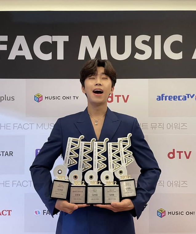 가수 임영웅이 아이돌 차트 평점랭킹에서 232주 연속 1위에 오르며 최정상 자리를 빛내고 있다. / 임영웅 인스타그램