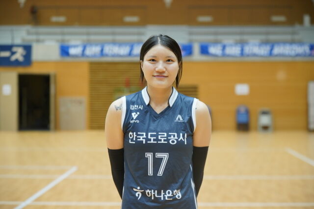 8년 만에 프로 복귀에 성공한 미들블로커 김현지./한국도로공사