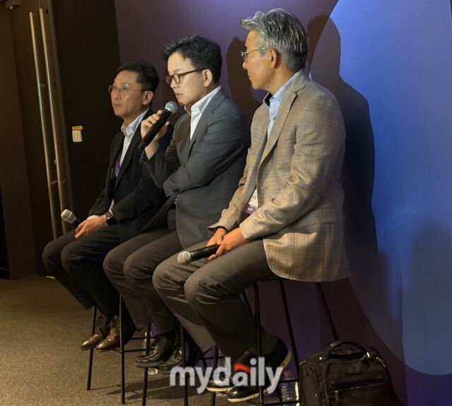 (왼쪽부터) 송해구 삼성 SDS 솔루션 사업부장, 이준희 삼성 SDS 사장, 이호준 삼성 SDS 부사장이 11일 서울 코엑스에서 열린 ‘리얼 서밋(REAL Summit) 2025’ Q&A 세션에서 발언을 하고 있다. /박성규 기자