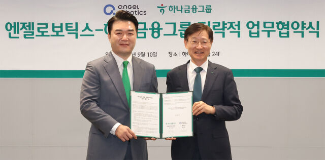 이승열 하나금융그룹 부회장(사진 오른쪽부터)이 조남민 엔젤로보틱스 대표이사/하나금융