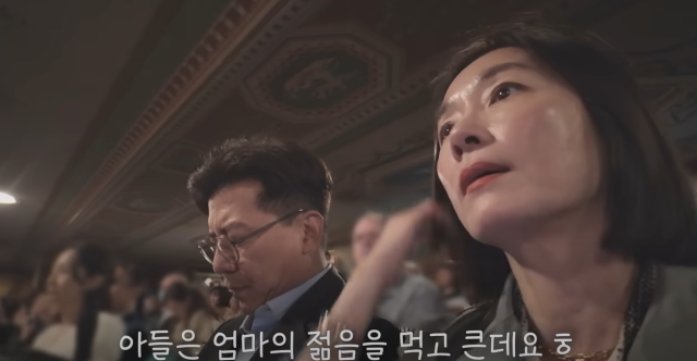 오연수-손지창 부부가 대학을 졸업하는 큰 아들을 공개했다. /유튜브 오연수