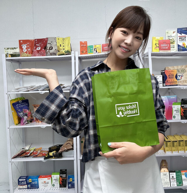 인플루언서이자 온라인 쇼핑몰 운영자로 활동 중인 릴리맘