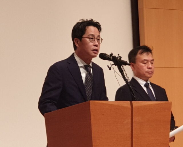 롯데카드 해킹 사고 관련 언론 브리핑하는 조좌진 대표(왼쪽)와 최용혁 정보보호실장. /최주연 기자