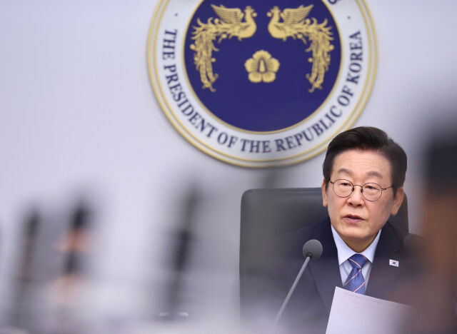 이재명 대통렁은 지난 16일 국무회의에서 기업들에 청년 고용난 극복에 함께 할 것을 제안했다. /뉴시스