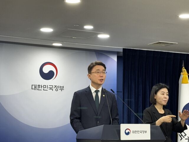 류제명 과학기술정보통신부 제2차관이 19일 정부서울청사에서 진행된 '해킹 대응을 위한 과기정통부-금융위 합동 브리핑'을 진행하고 있다. /뉴시스