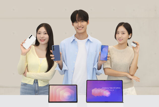삼성전자가 19일 국내 출시한 '갤럭시 S25 FE', '갤럭시 탭 S11 시리즈', '갤럭시 버즈3 FE'. /삼성전자