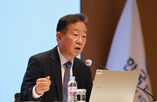 황건일 한국은행 금융통화위원이 23일 오전 한국은행 본부에서 개최된 기자간담회에서 발언하고 있다./한국은행