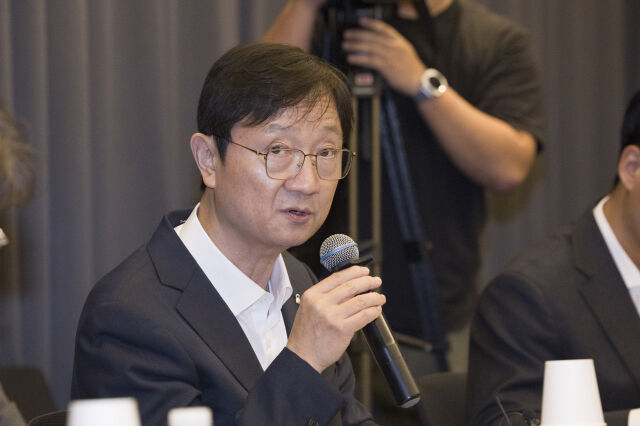 이찬진 금융감독원장이 30일 서울 서초구 드림플러스 강남에서 열린 ‘금융감독원장-가상자산사업자 CEO 간담회’에서 모두발언을 하고 있다. /뉴시스