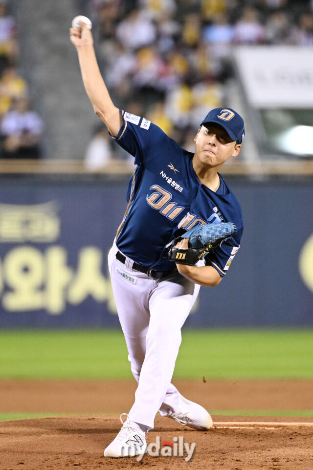 1일 서울 잠실야구장에서 열린 '2025 신한 SOL BANK KBO리그' NC 다이노스와 LG 트윈스 경기. NC 선발 김태경이 힘차게 투구하고 있다./마이데일리
