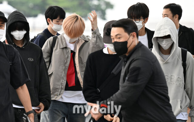 기사와 무관한 사진. 그룹 NCT 위시가 인천국제공항을 통해 해외 일정 차 중국으로 출국하는 모습.