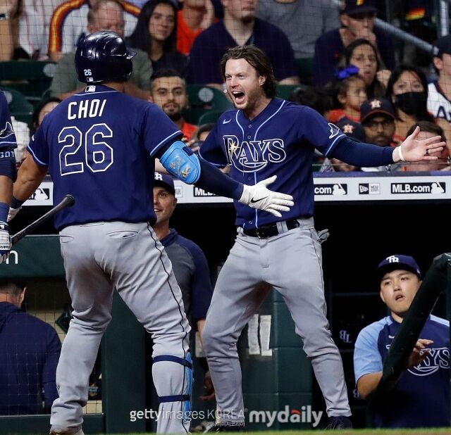 탬파베이 시절 최지만과 포효하는 브렛 필립스(오른쪽)./게티이미지코리아