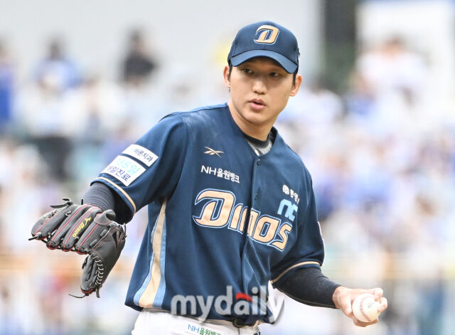 NC 선발투수 구창모가 투구를 준비하고 있다./마이데일리