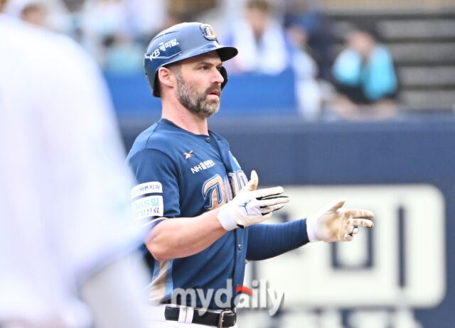 6일 오후 대구광역시 수성구 대구삼성라이온즈파크에서 진행된 '2025 프로야구 KBO리그 포스트시즌' 와일드카드 결정전 1차전 삼성라이온즈와 NC다이노스의 경기. NC 데이비슨이 5회초 2사 1,3루서 1타점 적시타를 터뜨린 뒤 환호하고 있다./마이데일리