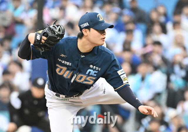 6일 오후 대구광역시 수성구 대구삼성라이온즈파크에서 진행된 '2025 프로야구 KBO리그 포스트시즌' 와일드카드 결정전 1차전 삼성라이온즈와 NC다이노스의 경기. NC 김영규가 역투하고 있다./마이데일리