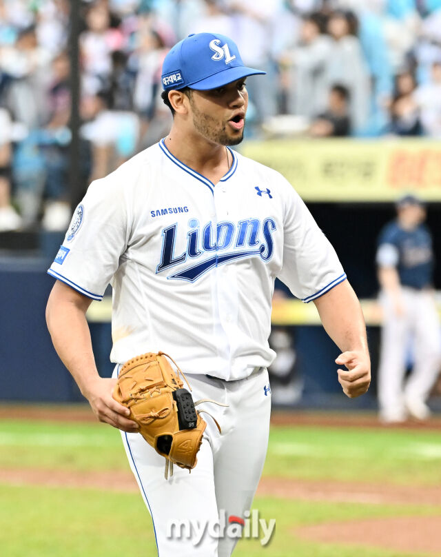 7일 오후 대구광역시 수성구 대구삼성라이온즈파크에서 진행된 '2025 프로야구 KBO리그 포스트시즌' 와일드카드 결정전 1차전 삼성라이온즈와 NC다이노스의 경기. 삼성 가라비토가 8회초를 막아낸 뒤 포효하고 있다./마이데일리