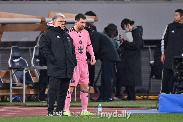 마르티노 감독과 메시/게티이미지코리아