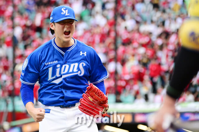 2025년 10월 9일 인천 SSG랜더스필드에서 '2025 신한 SOL뱅크 KBO리그 준플레이오프' 1차전 삼성-SSG의 경기. 삼성 이호성이 8회말 2사 만루에서 고명준을 내야 땅볼로 처리한 뒤 포효하고 있다./마이데일리