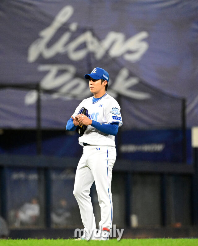 2025년 10월 13일 오후 대구 삼성라이온즈파크에서 열린 '2025 신한 SOL Bank KBO 포스트시즌' SSG 랜더스와 삼성 라이온즈의 준플레이오프 3차전 경기. 삼성 선발투수 원태인이 투구를 준비하고 있다./마이데일리